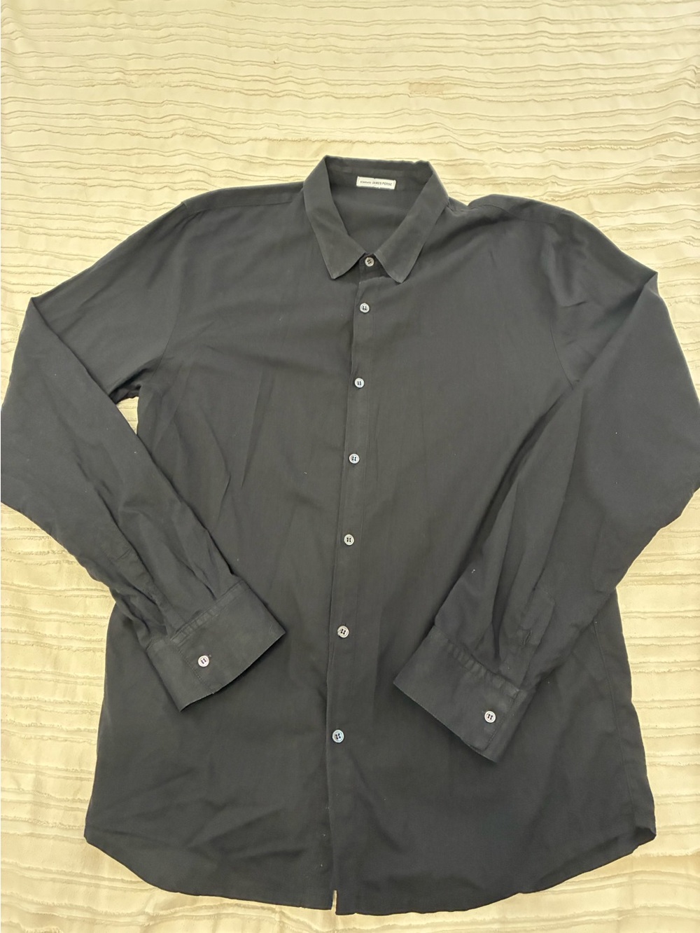 James Perse button down shirt. Size 3 which is like a large.
VGUC cotton